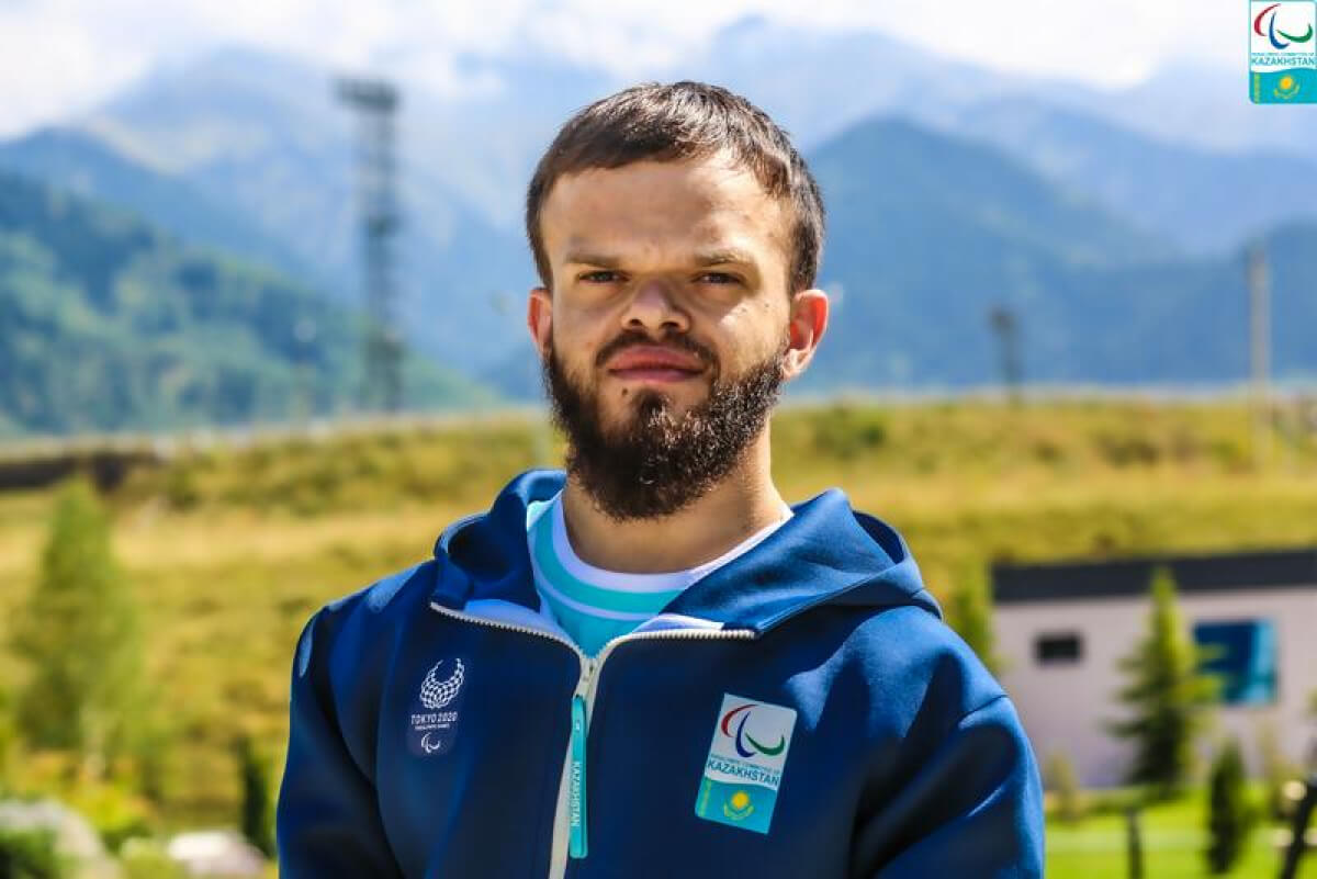 КВН ойнаған, көптің назарында жүргенді ұнатпайды - Паралимпиада чемпионымен сұхбат